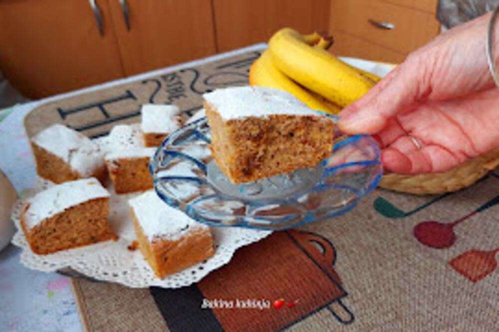 SJAJAN KOLAČ SA BANANAMA KONAČNO UGLEDAO SVETLOST DANA: Ovo je SAN SNOVA svakom SRBINU, mami na greh (VIDEO)