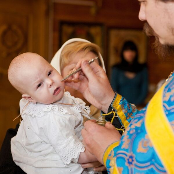 SARI IZ BEOGRADA SVEKRVA NIJE DALA DA IDE NA KRŠTENJE DETETA! Kad je čula SRAMNO opravdanje, slomila se od bola