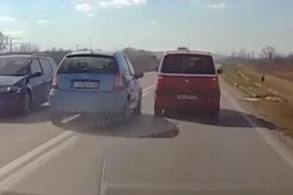 POTEZ OVOG VOZAČA NA IBARSKOJ MOGAO JE DA GA KOŠTA ŽIVOTA: Sve je snimljeno, ZANEMEĆETE OD PRIZORA (VIDEO)