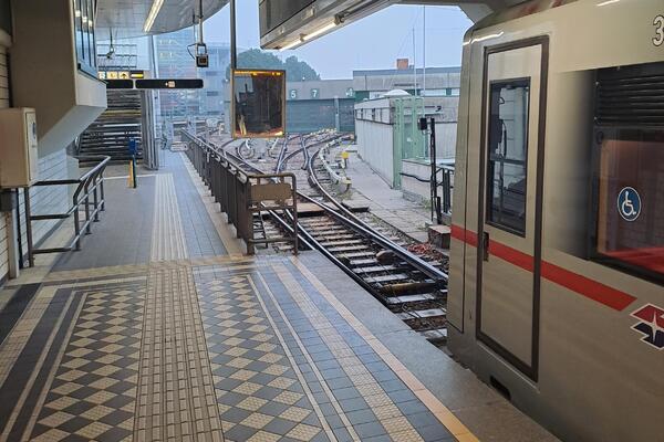 Horor u metrou u Tajpeju: Bacio dimnu bombu, pa ljude napao nožem, troje mrtvih!