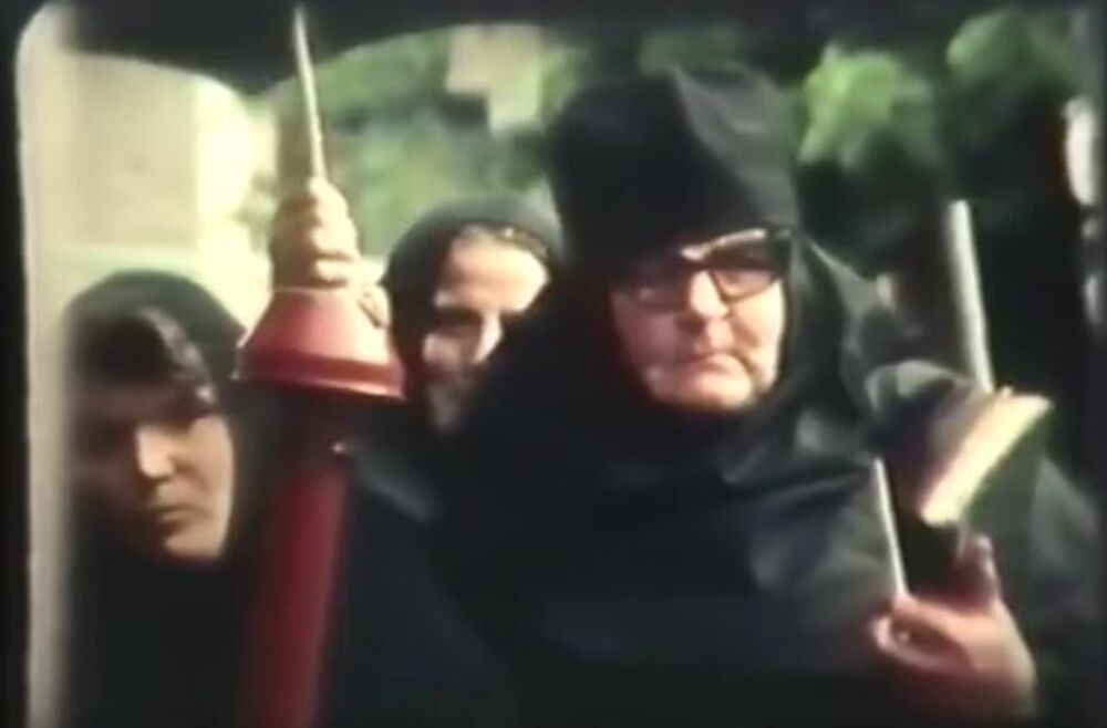 Mati Ilarija sa drugim monahinjama manastira Sveta Trojica