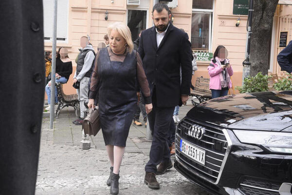 SLAVICA ĐUKIĆ DEJANOVIĆ STIGLA U "RIBNIKAR"