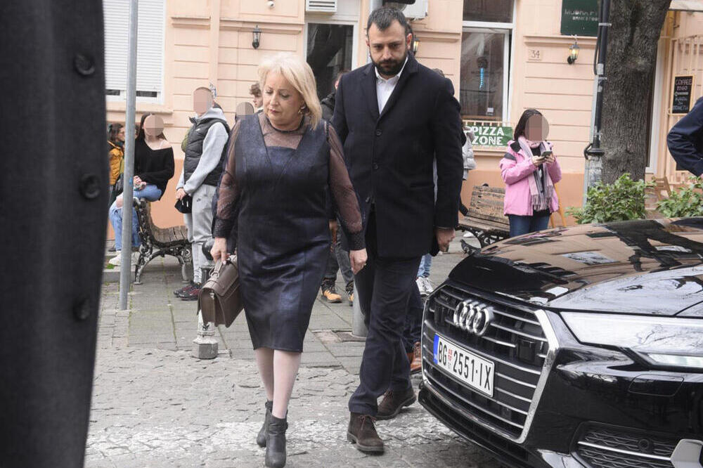 SLAVICA ĐUKIĆ DEJANOVIĆ STIGLA U "RIBNIKAR"