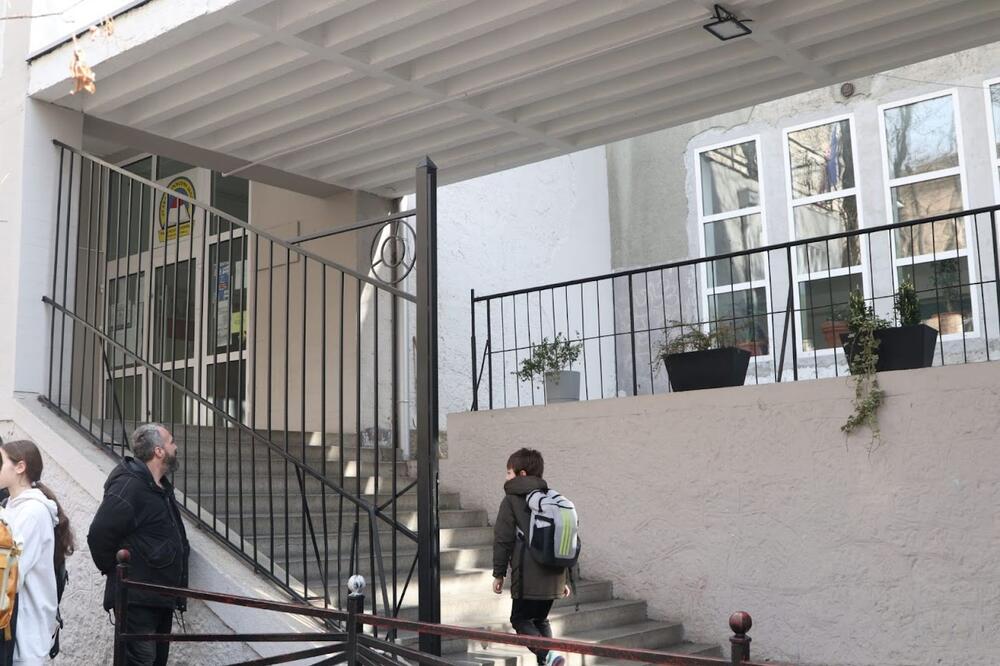 "UTVRĐUJE SE KAKO JE NOŽ DOSPEO U RANAC": Oglasio se državni sekretar MUP-a o jučerašnjim DEŠAVANJIMA u "Ribnikaru"