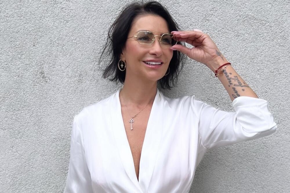 OVA MAČKA NE STARI, SVE ŽENE U NAŠOJ ZEMLJI ĆE JE KOPIRATI: Izvajana FIGURA i stajling koji ćete GLEDATI SATIMA