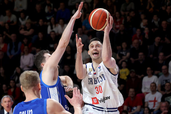 "DAVALI SU NAM VETAR U LEĐA KADA SMO MOŽDA BILI U BLAGOM PADU!" Avramović se zahvalio publici (FOTO)