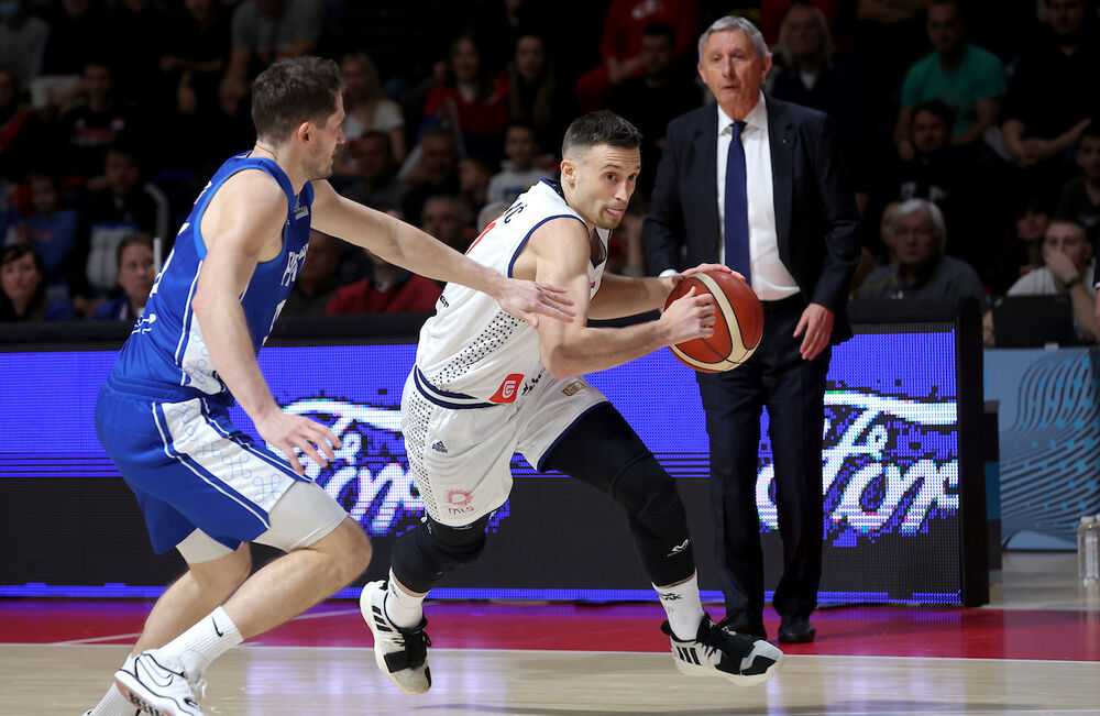 Aleksa Avramović na utakmici Srbije i Finske