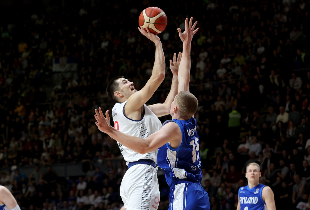 Kapiten Luka Mitrović na utakmici Srbije i Finske
