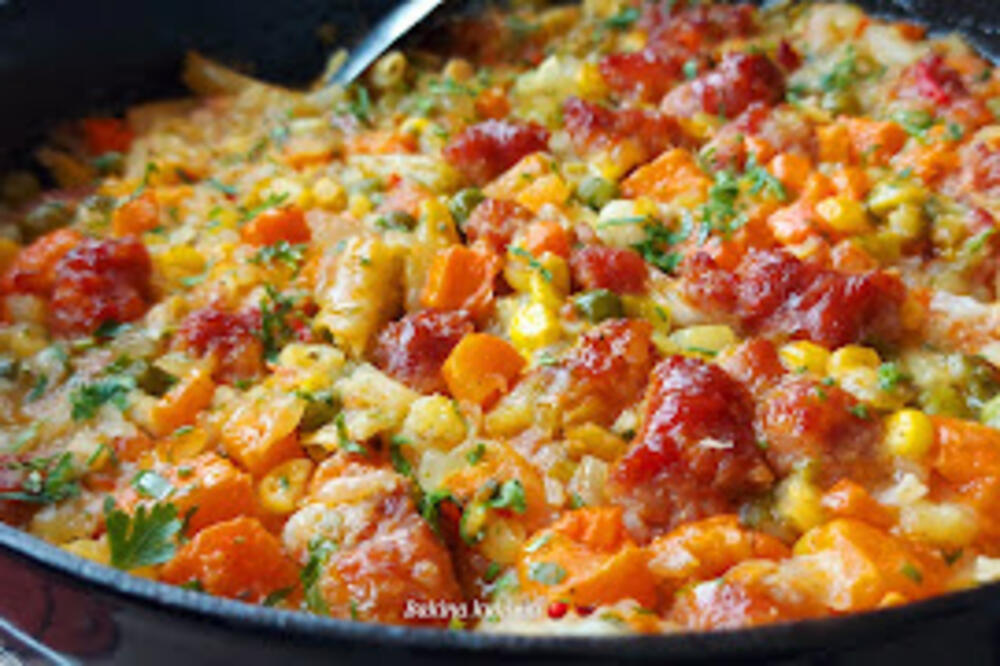 Ručak bez mesa spreman očas posla, a za male pare: Izdašan obrok koji ćete stalno praviti, smazaćete celu tepsiju