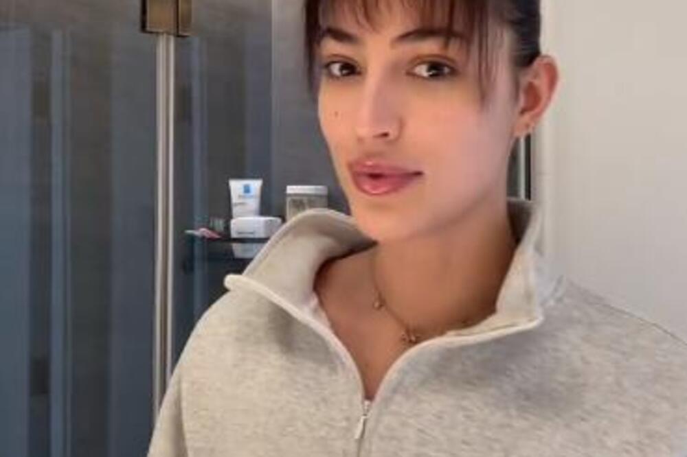 ALEKSANDRA ŽIVI U LONDONU, A ISPRED VRATA JE SAČEKALA PORUKA NA SRPSKOM: Zanemela je kada je videla ŠTA JE UNUTRA!