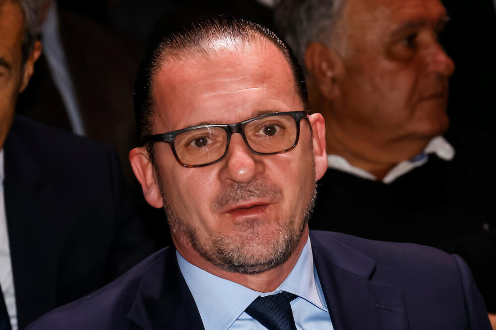 MIJATOVIĆ RAZGALIO GROBARE: Vreme je!