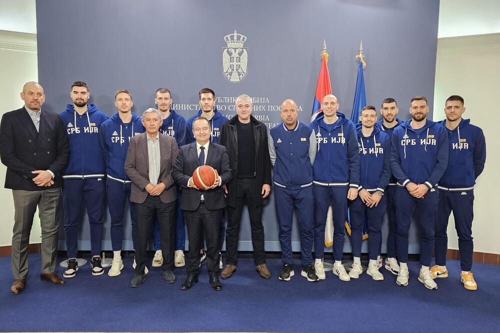 PEŠIĆ I KOŠARKAŠI NA PRIJEMU KOD DAČIĆA: Diplomatski pasoši za srebrne momke