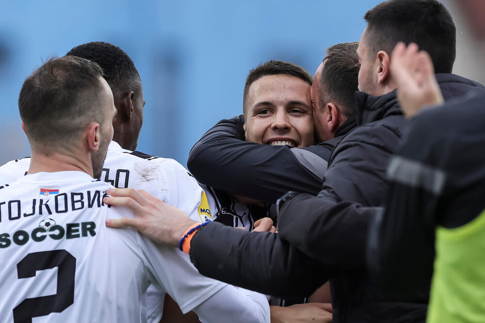 DRAMA U SURDULICI: Partizan se namučio, ali pobedio Radnik i osvojio tri VELIKA boda!