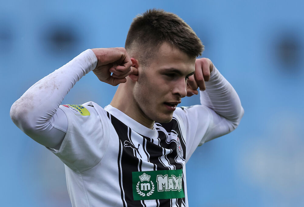 Samed Baždar slavi gol na utakmici Radnika i Partizana u Surdrulici