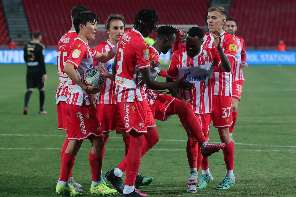 Grom iz vedra neba: Zvezda vraća majstora fudbala?