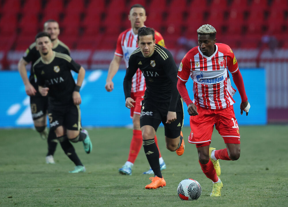 Piter Olajinka na utakmici Crvene zvezde i Čukaričkog