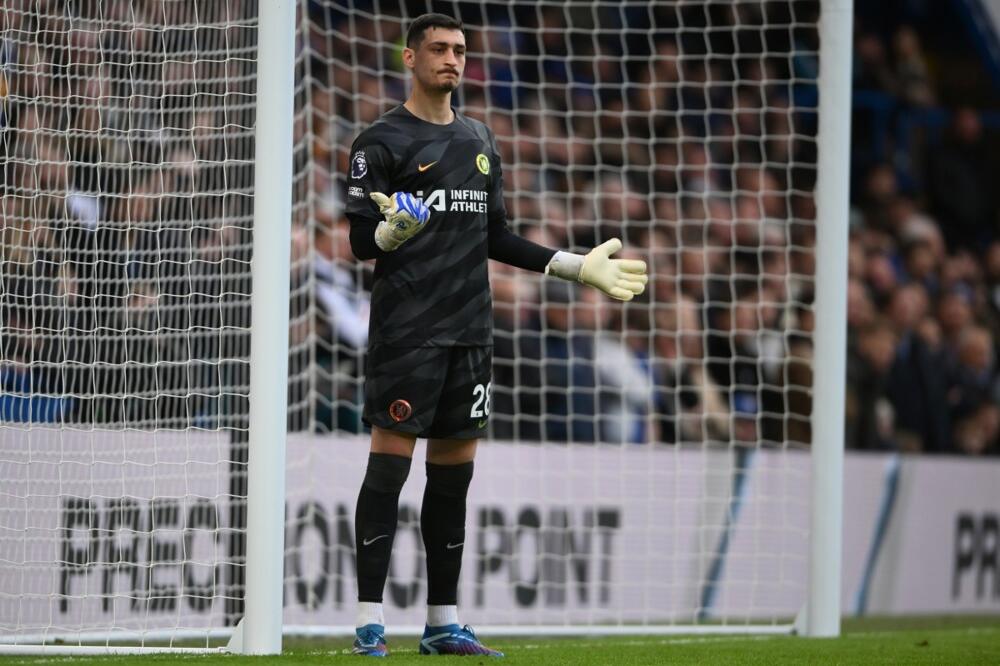 POKETINO NE VERUJE PETROVIĆU? Čelsi prodaje Sančeza, ali dovodi golmana iz komšiluka ili Španije (FOTO)