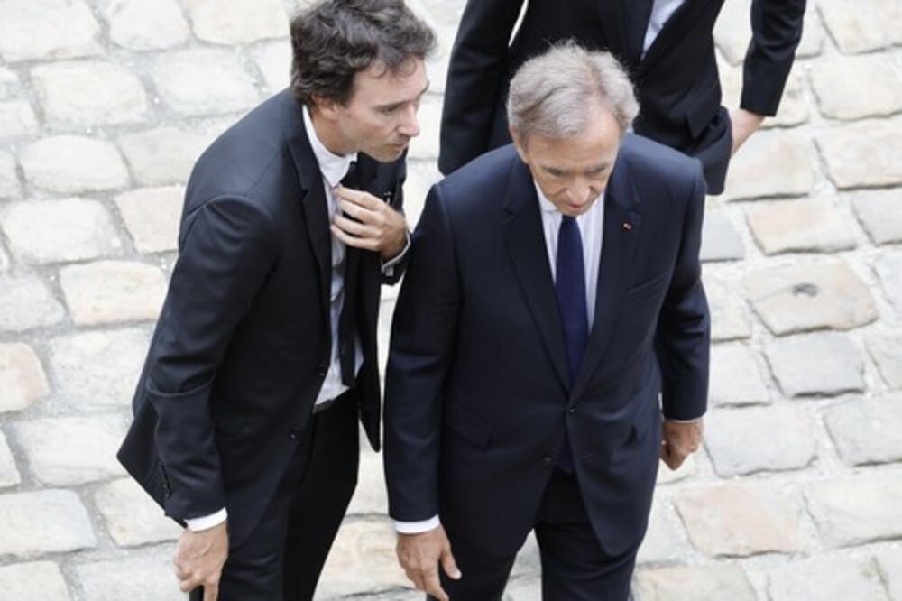 DA LI JE OVO RELANO? Deca ga ŽIVOG SAHRANILA: Trka za NASLEDSTVO NAJBOGATIJEG ČOVEKA je počela, detalji su...