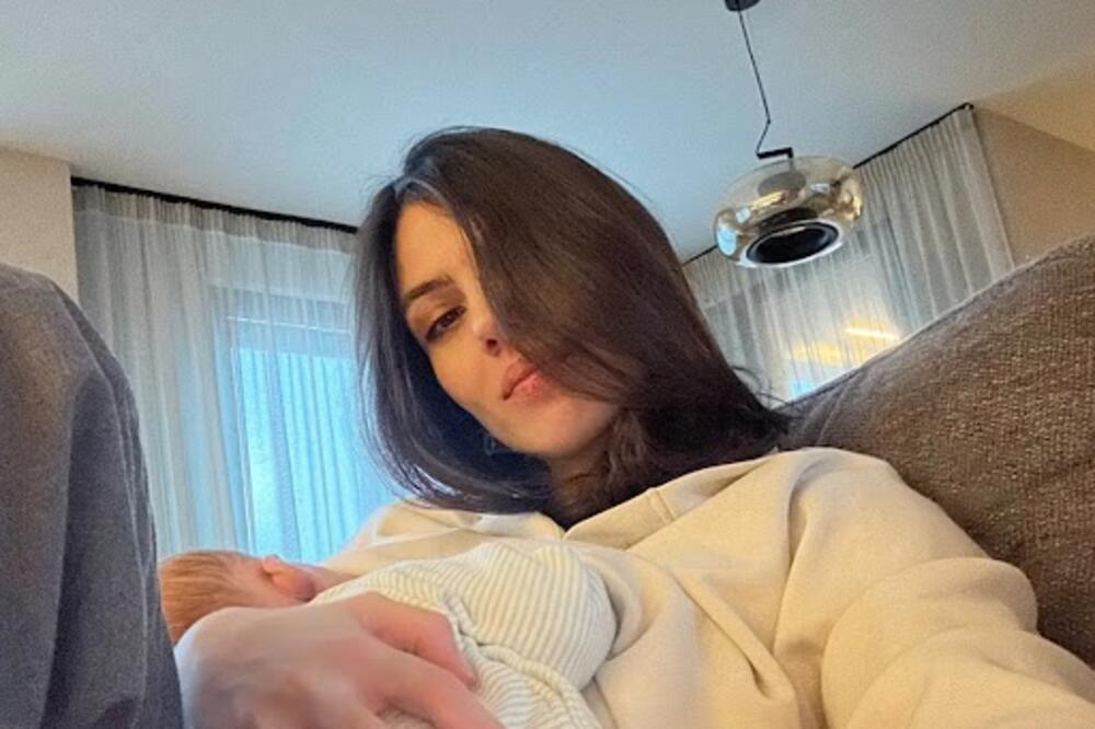 BIKOVIĆEVA ŽENA PODELILA SA PRATIOCIMA SCENU KOJA JE MNOGE NASMEJALA: Ivana pokazala kako se snalazi u ulozi majke