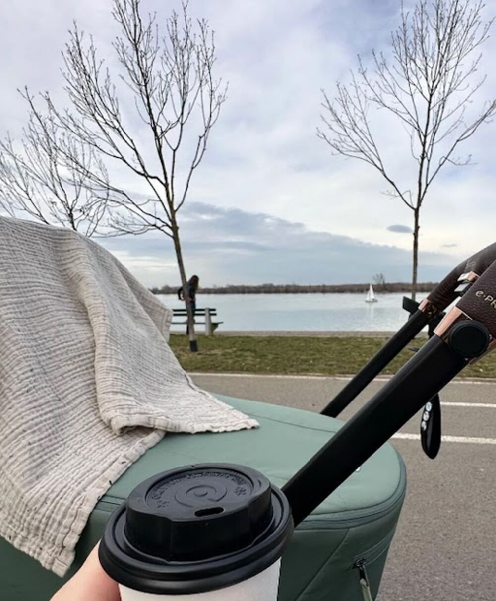 Uživa u prvim danima majčinstva i ne odvaja se od sina Vasilija