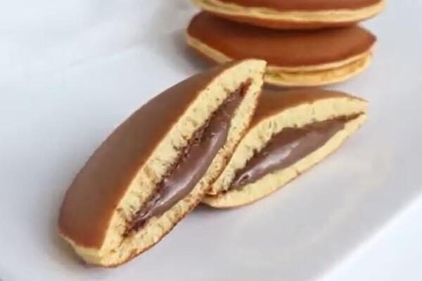 OVAKVE PALAČINKE DO SADA SIGURNO NISTE SPREMALI. Japanci otkrili recept sa KREMASTIM PUNJENJEM, neverovatno ukusne