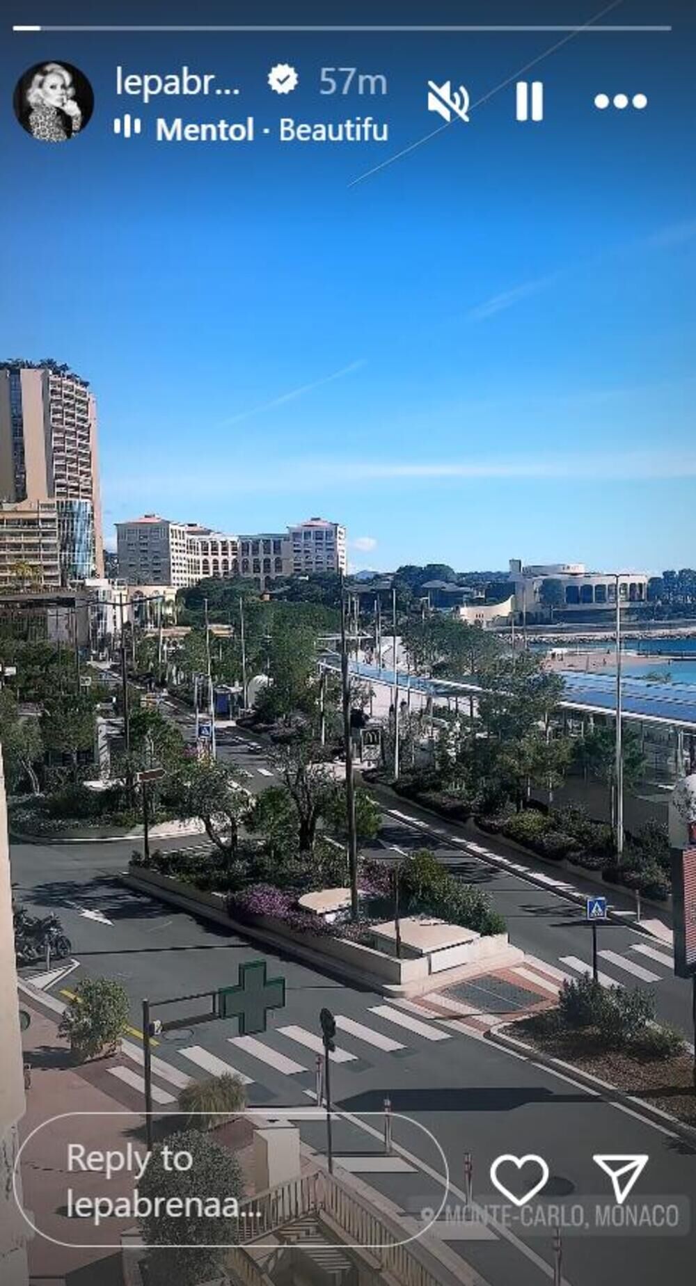 Lepa Brena spakovala je kofere i otputovala je u Monako