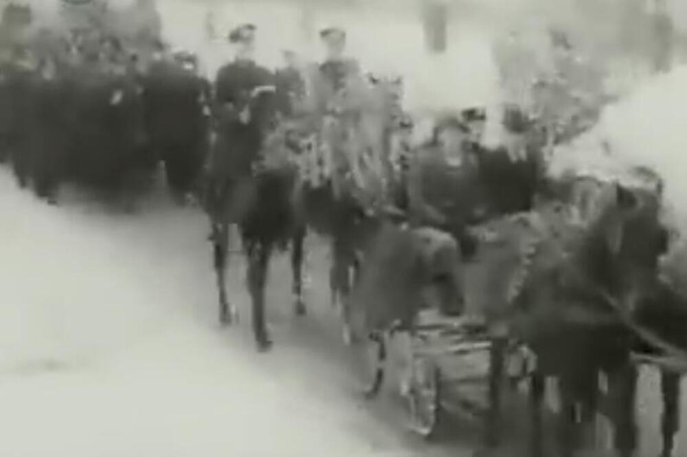 OVAKO SE SLAVIO NAJVEĆI HRIŠĆANSKI PRAZNIK POD OKUPACIJOM: Snimak iz Beograda 1944. će vas POTRESTI DO SUZA! VIDEO