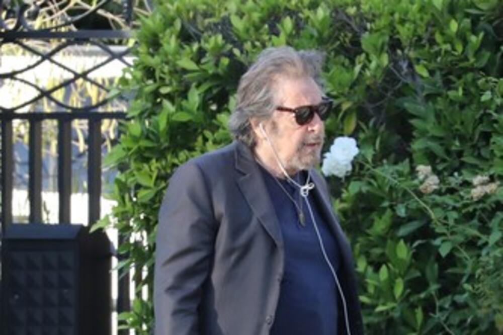 ŠTA MU SE DESILO? Stari SRCELOMAC (83) uhvaćen sa 53 GODINE mlađom devojkom: ISCRPLJEN i ORONUO, ljudi ŠOKIRANI