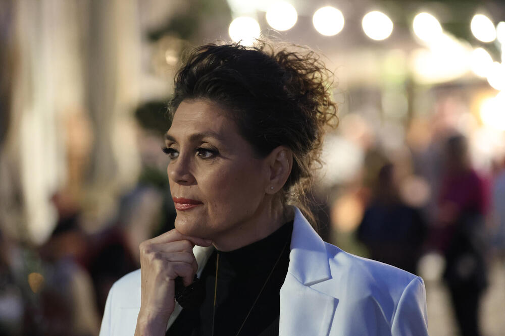 O OVOJ BOLNOJ TEMI NIKADA NIJE PRIČALA: Naša pevačica otkrila ZBOG ČEGA se NIJE ostvarila u ulozi MAJKE, baš BOLNO