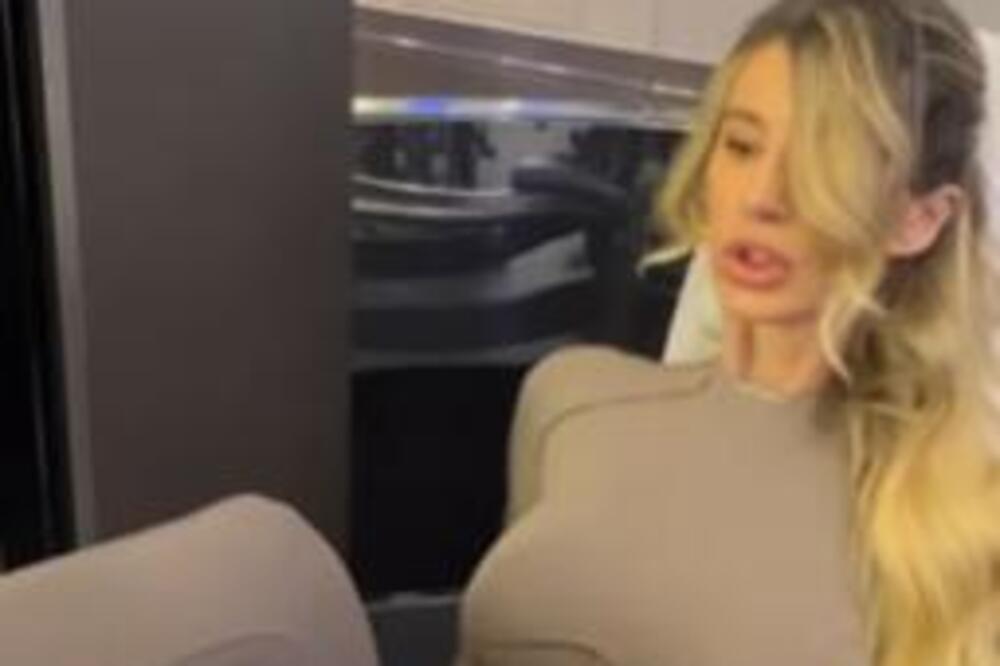 OVOJ ŽENI SU RUSI PUCALI U OKO DOK JE VOZILA AUTO PA OSTALA BEZ NJEGA: Sad se slika za PLEJBOJ, svi ZANEME kad vide