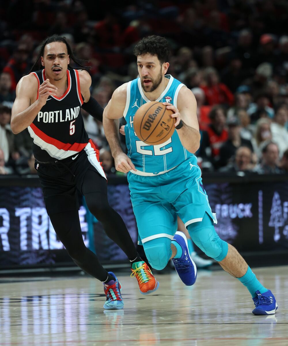 Vasilije Micić na utakmici Portlanda i Šarlota