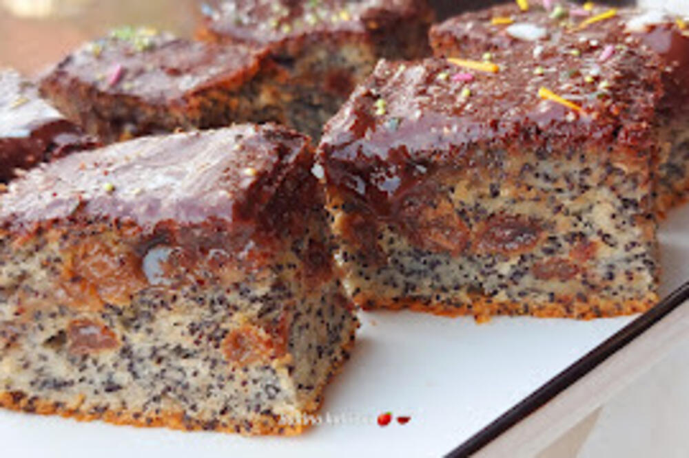 BAKA JELA PODELILA RECEPT ZA STARINSKI KOLAČ SA MAKOM KOJI ĆETE OBOŽAVATI: Brzo i lako se sprema, a ukus OBEĆAVA