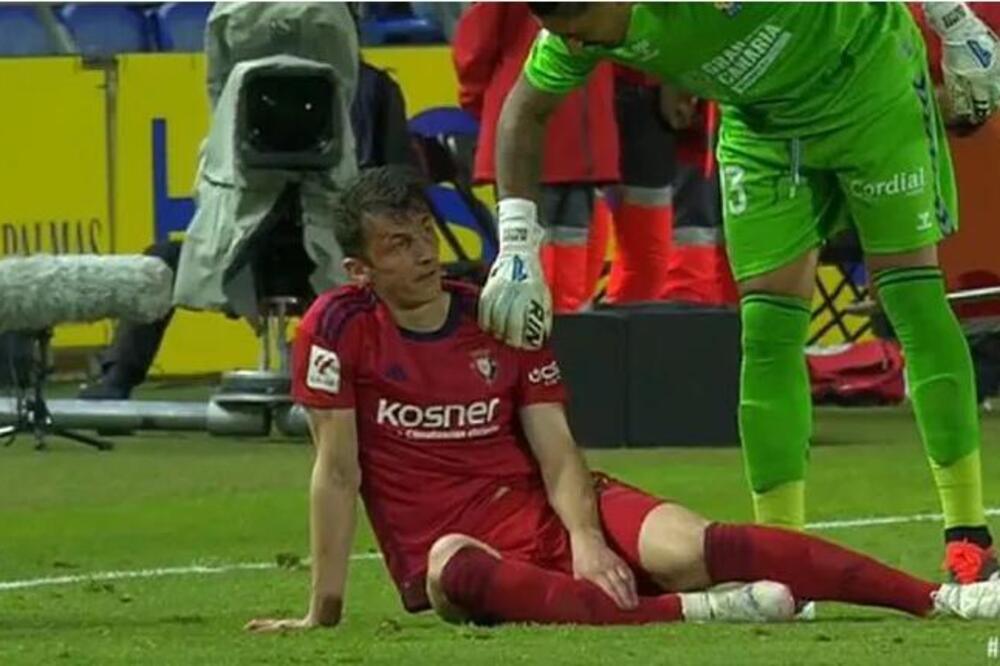 UZNEMIRUJUĆE SCENE NA MEČU: Hrvatski fudbaler KRVAV morao da napusti teren, pa potom PAO u nesvest!