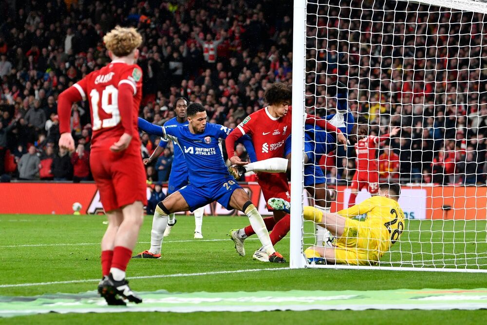 Jedna od odbrana Đorđa Petrovića na utakmici Čelsija i Liverpula3