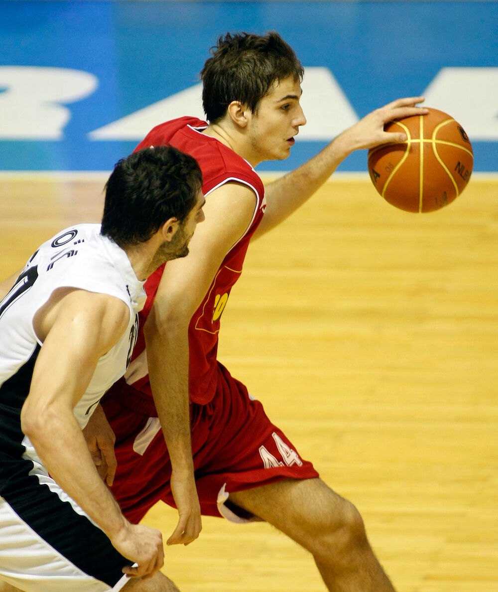 Nemanja Bjelica i Petar Božić u duelu 2009. godine