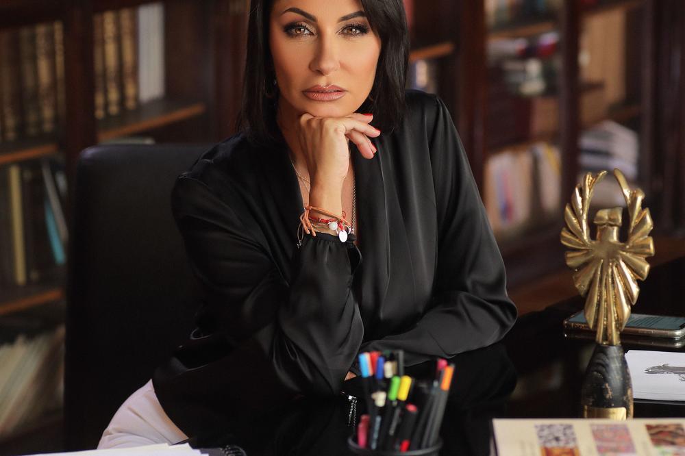 SUZANA PERIĆ DRUGU GODINU ZAREDOM NA NEDELJI MODE U PARIZU! Reviju otvara svetski poznati model Elton Ilijarni