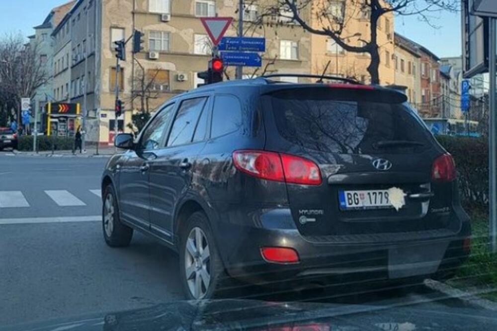 DA LI JE ON ŠAMPION MEĐU BAHATIM VOZAČIMA? Pogledajte šta je ovaj Beograđanin uradio u Novom Sadu! (FOTO)