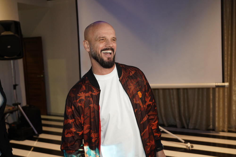 Zašto pevačice nisu za njegovog sina? On se obogatio od estrade, ali ne bi želeo da mu koleginica uđe u kuću