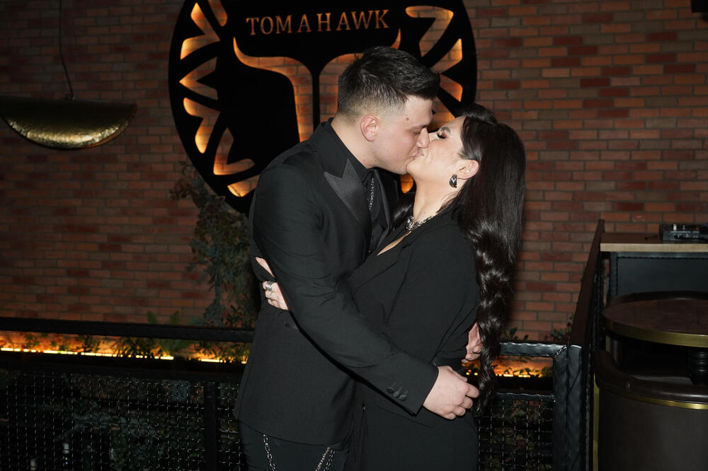 ODABRAO SEBI NAJBOLJE: Miloš Vujanović promovisao pesmu i spot, glavnu ulogu poverio ovoj lepotici…