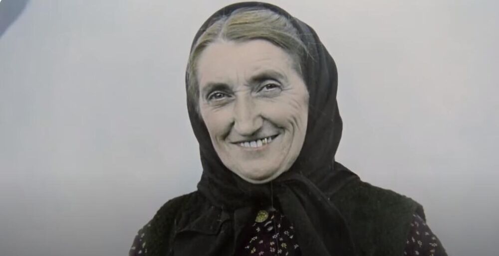 Ulogu stare Petrije i naratorke pripala je Darinka Živković, seljanki iz Donje Mutnice