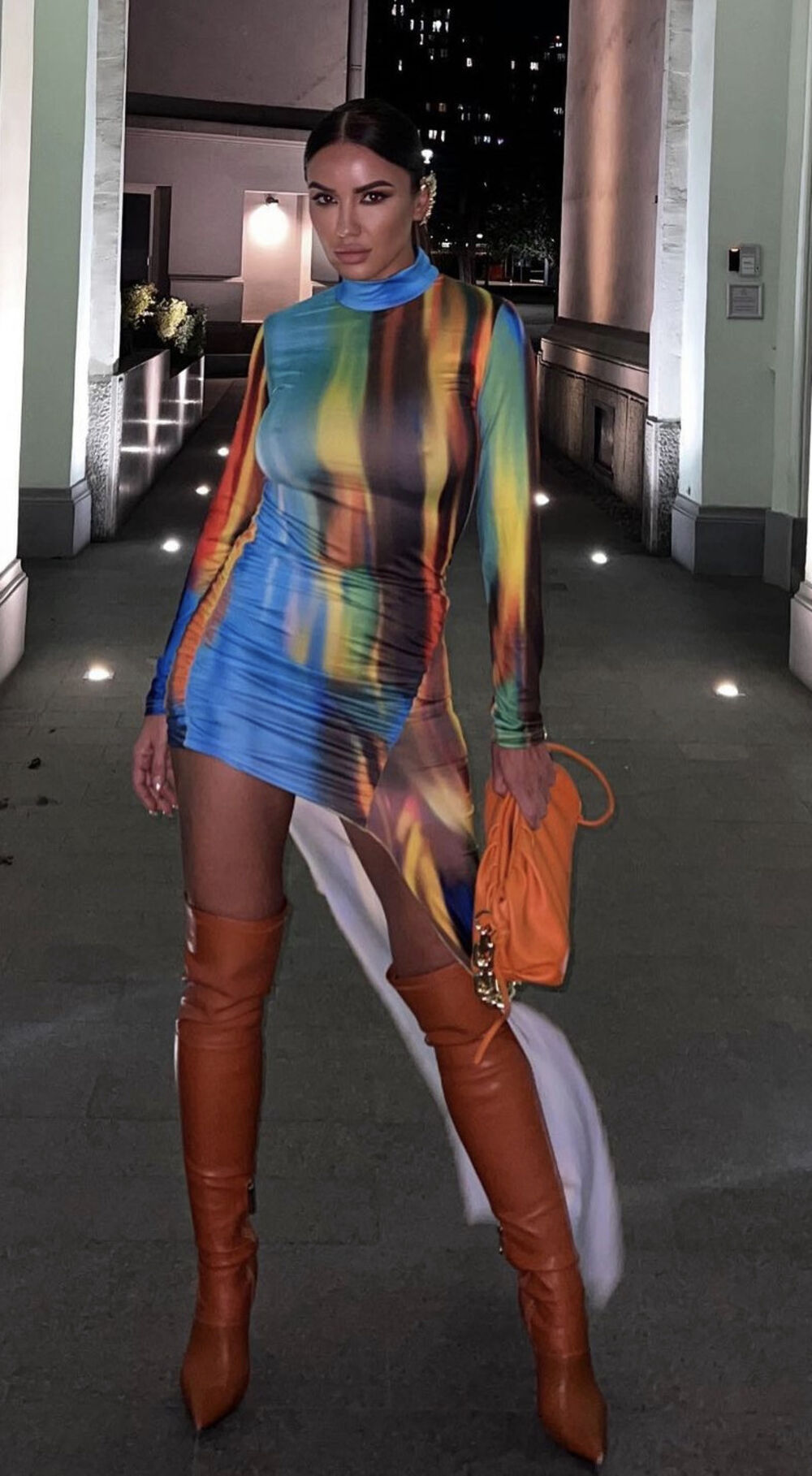 Neke dame su je pitale u komentarima i kako joj grudi stoje ovako čvrsto