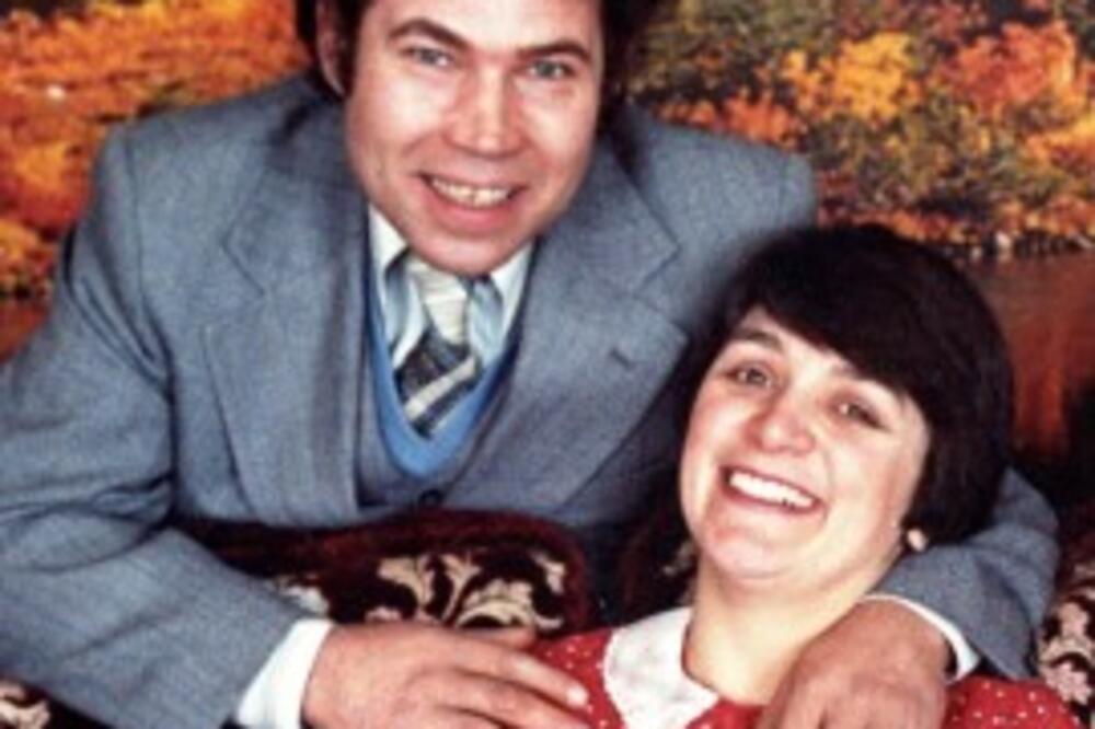 KOSTI NEVINIH ŽRTAVA TRULILE SU U KUĆI OVOG PARA: Silovanja, INCEST i brutalna ubistva bila su im FETIŠ (FOTO)