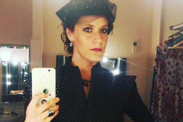 LEPOTOM OSVAJA SRBE, A MALO KO ZNA DA JE BILA U BRAKU SA OVIM ŠMEKEROM: Isplivali NEPOZNATI PODACI o ovoj ženi