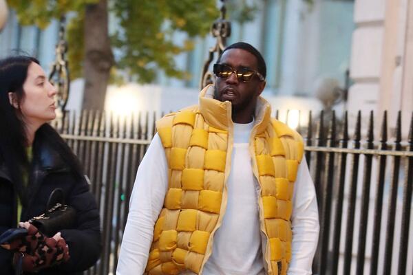 FEDERALNI AGENTI UPALI U KUĆU, A ONDA JE I LOCIRAN PRIVATNI AVION: Muzički mogul više puta optužen za zlostavljanje