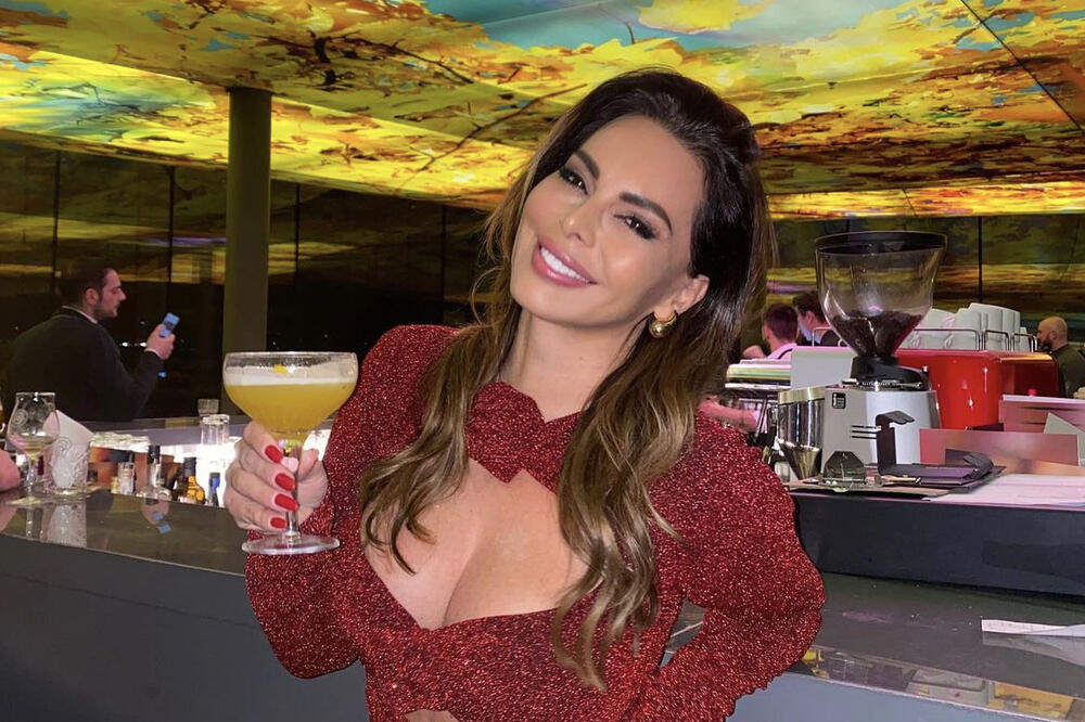 DA LI JE OVO NAJFATALNIJA SRPKINJA? Udala se za prijatelja BIVŠEG MUŽA i bila glavna TEMA u ZEMLJI, i SADA JE JAKA