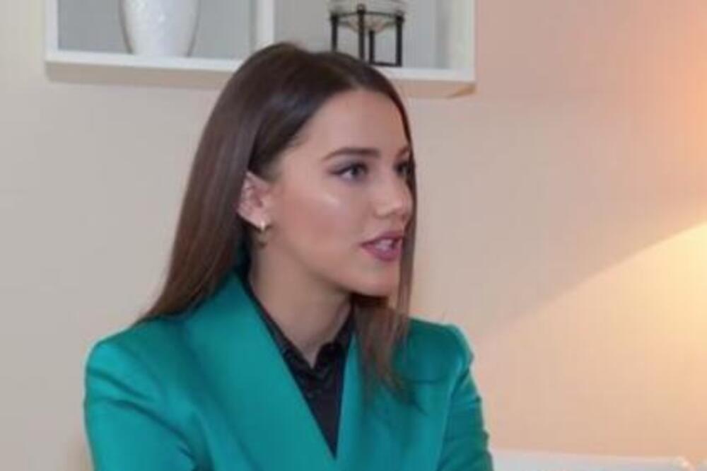 BILA MIS TURIZMA, IGRALA ODBOJKU I BRILJIRALA NA STUDIJAMA: Sara iz Niša je najmlađi doktor pravnih nauka u Srbiji