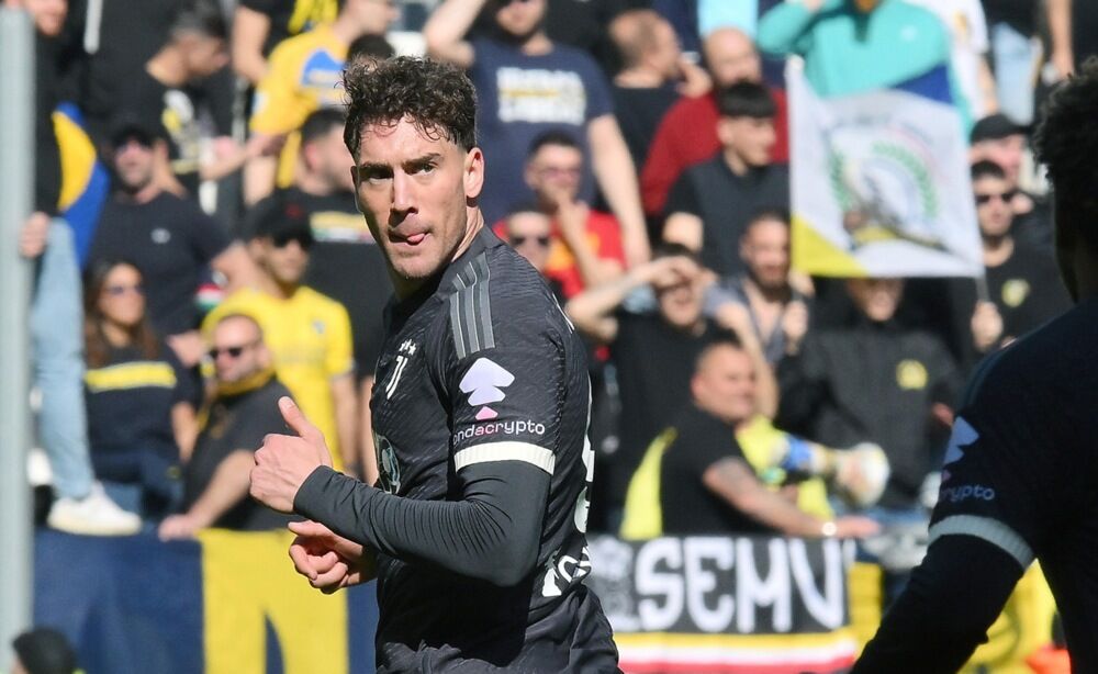 Dušan Vlahović slavi jedan od golova na utakmici Juventusa i Frozinonea3