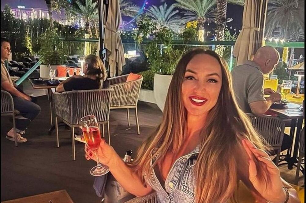 OTIŠLA U DUBAI I TAMO DOŽIVELA PRAVO IZNENAĐENJE: Evo šta je dočekalo o HOTELSKOJ SOBI, o ovome mnogi sanjaju