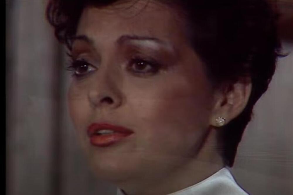 DA LI ZNATE KO JE DAMA SA FOTKE? Igrala je u KULTNOJ DOMAĆOJ SERIJI, cela zemlja je tada OBOŽAVALA