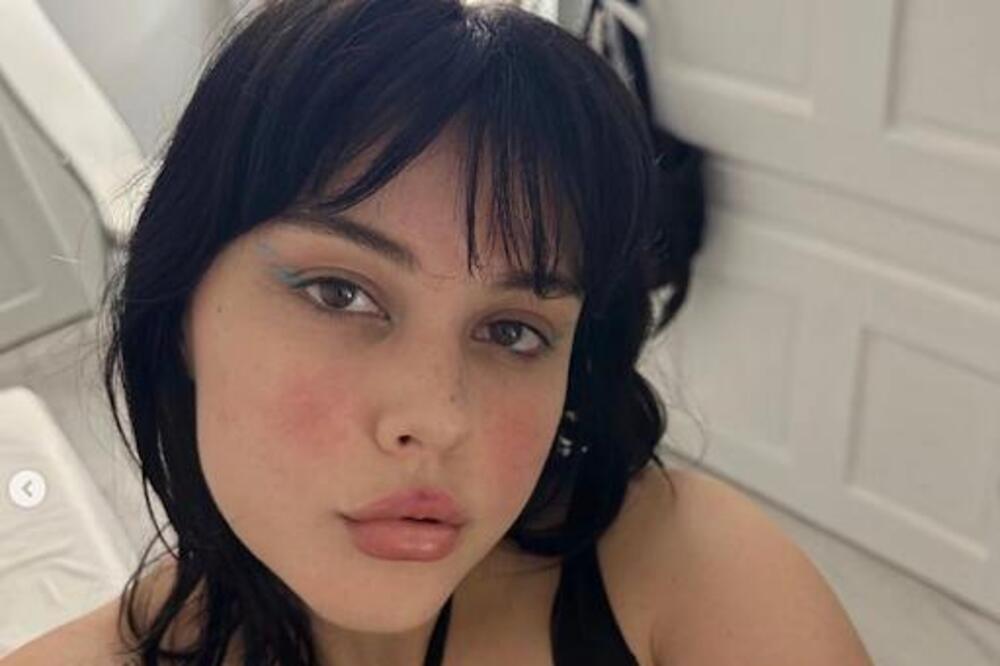 BUKVALNO DRUGA ŽENA! POGLEDAJTE KAKO JE TEYA DORA (31) IZGLEDALA RANIJE: Pojavila se slika iz PROŠLOSTI